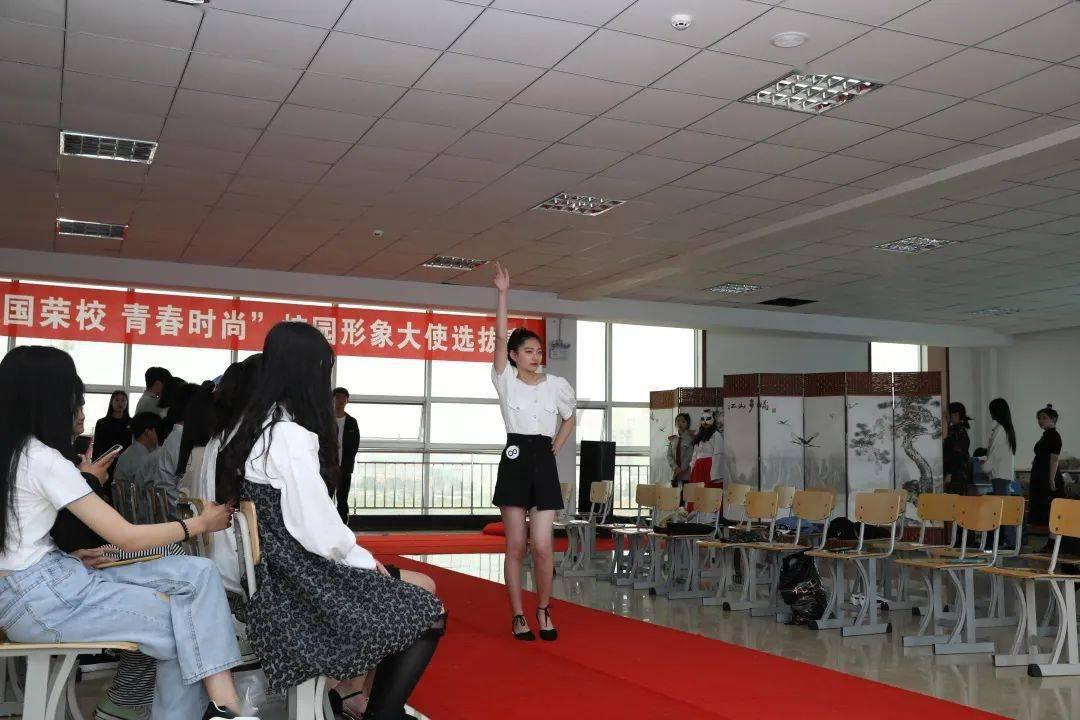 甄嬛传:帮甄嬛解决“危月燕冲月”困局的不是眉庄,而是皇帝