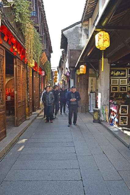 陈珊妮脚踩观众唱歌,招募跪席称是调教绝景,并要大喊主人我爱你