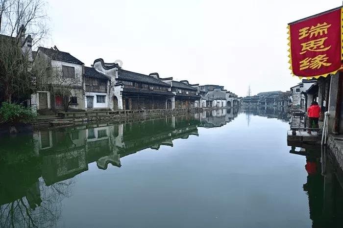吴宣仪与粉丝“哭穷”引发争议